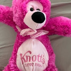 Knott’s Berry Farm bear